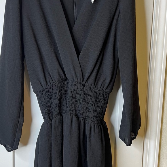 Donna Mizani Deep V neck short dress with ruffle skirt - Picture 5 of 5